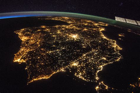 19 incredible artificial satellite photos of Earth at night - Business ...