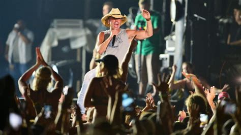 Kenny Chesney Preparing New Concert Album | Kenny chesney, Concert, Top ...