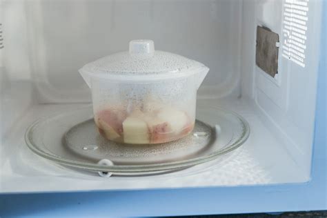 How To Boil Potatoes In A Microwave - yourcookingbuddy.com