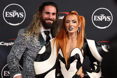 WWE Superstars Seth Rollins, Becky Lynch Present Award, Pose Backstage ...