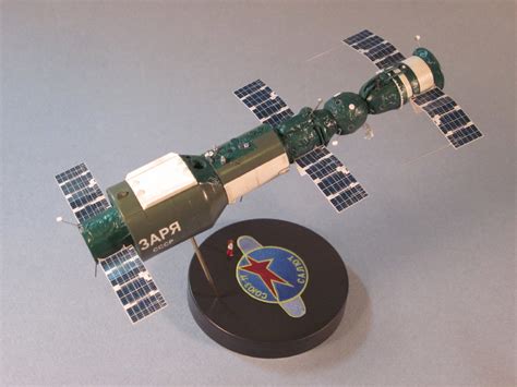 Internet Modeler New Ware 1/144 Salyut 1 Space Station with Soyuz 11