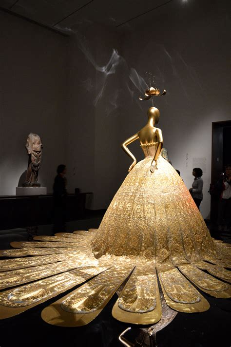 "China: Through the Looking Glass" exhibition / Metropolitan Museum ...