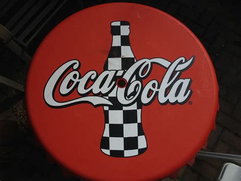 Coca-Cola bottle cap table | Collectors Weekly