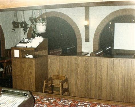 80's Taco Bell interior, T. | Restaurant photography, Vintage restaurant, Food gallery