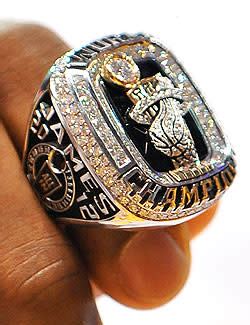 LeBron James finally gets his championship ring - Yahoo Sports