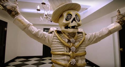 The Skeleton | Who Is on the Masked Singer Season 2? | POPSUGAR Entertainment Photo 3