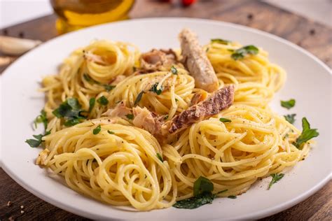 Spaghetti with Mackerel and Pine Nuts Recipe | Recipes.net