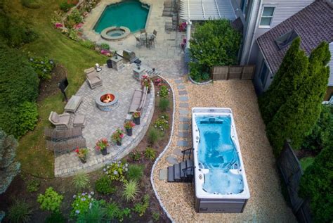 Fire and water: Fire pit-hot tub backyard ideas - Master Spas Blog