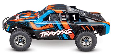 Slash 4X4 Ultimate: Dirt Jump Freestyle | Traxxas