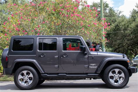 2015 Jeep Wrangler Unlimited Sahara White