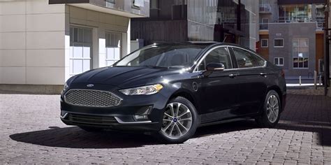 2020 Ford Fusion / Fusion Hybrid Review, Pricing, and Specs