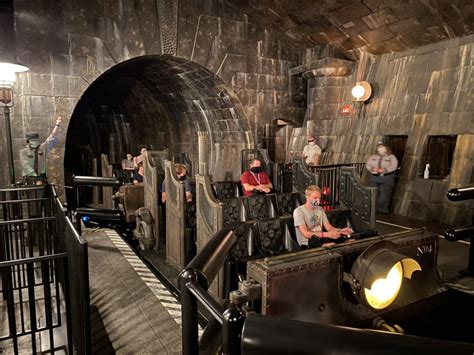 PHOTOS: Exploring The Wizarding World of Harry Potter - Diagon Alley ...