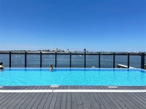 DoubleTree by Hilton Perth Waterfront Pool Pictures & Reviews - Tripadvisor