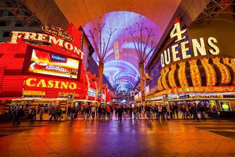 Fremont Street Experience at Night (Free Image) - FeelingVegas