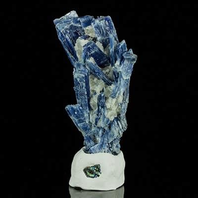 Kyanite Properties and Meaning + Photos | Crystal Information