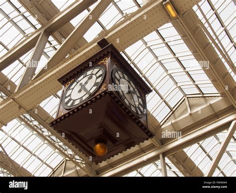 Glasgow central station clock hi-res stock photography and images - Alamy