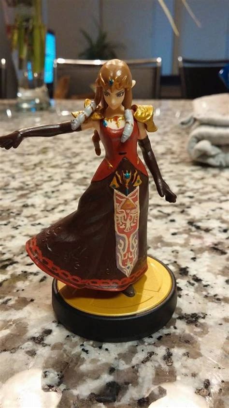 Custom Painted Zelda Amiibo | Amiibo, Custom paint, Custom