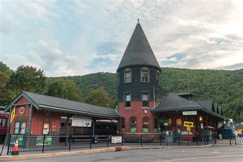 Riding the Lehigh Gorge Scenic Railway from Jim Thorpe, PA - Uncovering PA