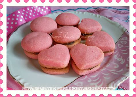 Simply Sweet 'n Savory: Pink Chocolate-filled Kisses