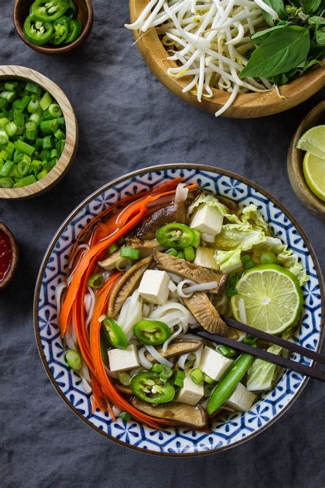 SIMPLE VEGAN PHO (VIETNAMESE NOODLE SOUP) - TSV