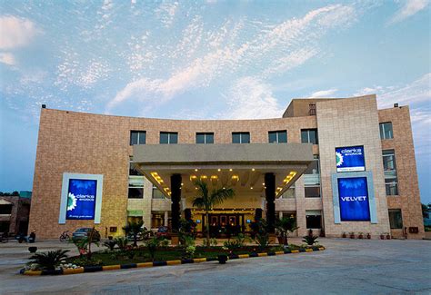 Top Hotels in Chandigarh : Book Budget Hotel Rooms Online