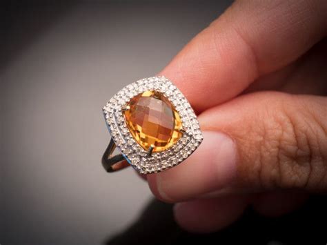 Tips For Buying Pre-Owned Or Second-Hand Jewellery | Hand jewelry, Jewelry, Gemstone rings