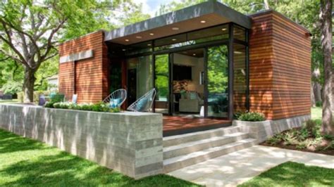 Living In A Tiny House - Modern and Luxurious Tiny House With A Beautif ...