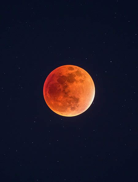 How To Photograph the Total Lunar Eclipse | Tips, Settings, Examples