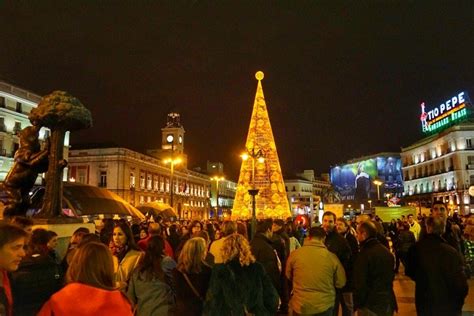 7 Lucky New Year's Eve Traditions in Spain - Spanish Sabores - Simple ...