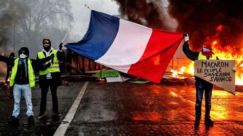 France protests: Fuel tax rises in 2019 budget dropped - BBC News