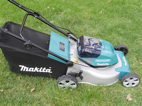 Makita Cordless Lawn Mower - Tools In Action - Power Tool Reviews