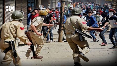 Six injured in stone-pelting during clash in Muzaffarnagar - HW News English