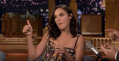 Gal Gadot tries her very first Reese's Peanut Butter Cup | The Times of ...