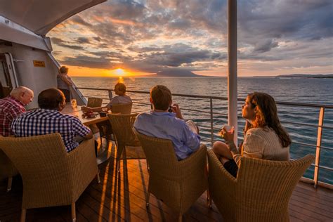 Differences between a Cruise Ship and an Expedition Vessel in Galapagos.