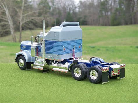 Kenworth W900 -- Plastic Model Truck Kit -- 1/25 Scale -- #851507 pictures by robby359 ( East ...