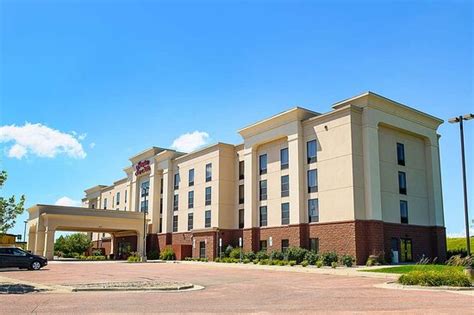 HAMPTON INN & SUITES BROOKINGS - Updated 2024 Prices & Hotel Reviews (SD)