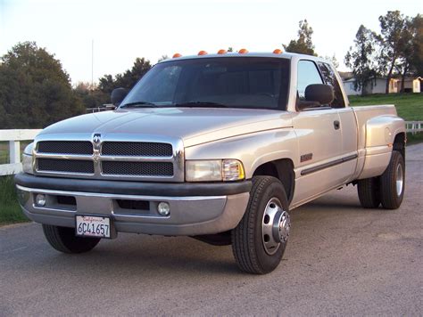 2000 Dodge Ram Pickup 3500 - Information and photos - MOMENTcar