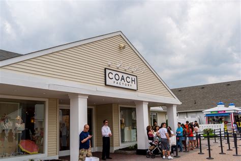 Coach Factory OUTLET • Woodbury Commons NY