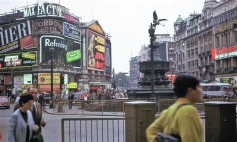 Piccadilly Circus, London (II)- 1972 – Flashbak Shop