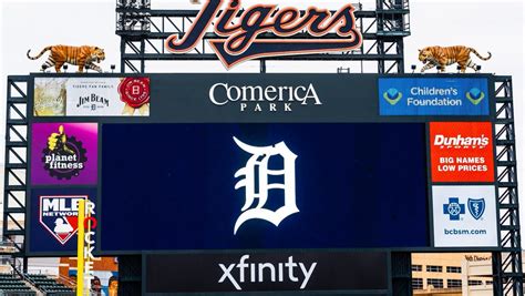 Why Detroit Tigers are removing Comerica Park's old lights for 2023 ...