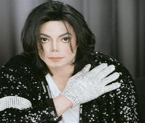 $20K for Michael Jackson's Gloves | India Forums