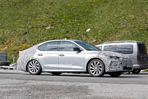 2023 Skoda Octavia Facelift Spied for the First Time, It Was Towing Its Heart Out - autoevolution