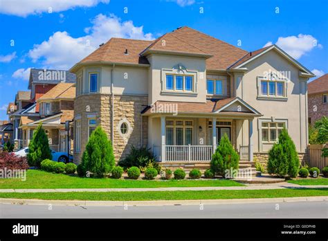 Luxury houses in north america hi-res stock photography and images - Alamy