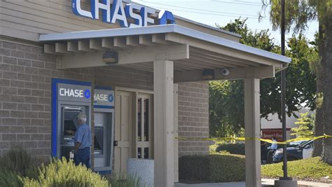 BREAKING: Tulare Chase bank robbed at gunpoint on Christmas Eve ...