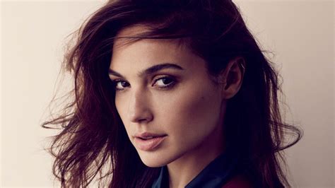 Wonder Woman Actress Gal Gadot Wallpaper