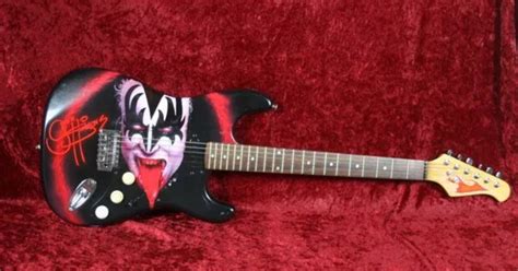 Gene-simmons-airbrushed-guitar | Collectionzz