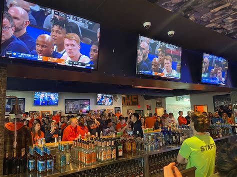 U of I students celebrate Illini men’s basketball win in NCAA tournament opener | Student ...