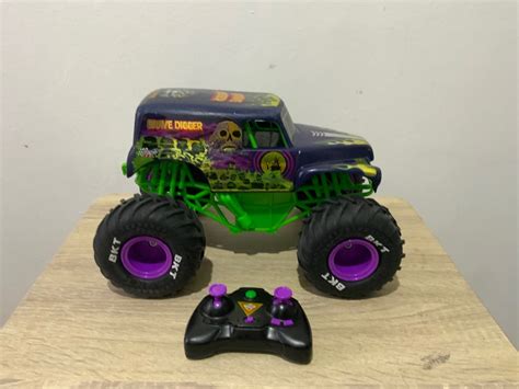 Monster Jam RC Grave Digger Freestyle Force 1:15 Scale on Carousell