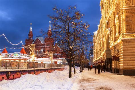 Winter Moscow, Tourists are Walking on Red Square in the Evening ...