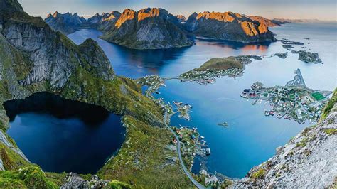 Blick vom Berg Reinebringen auf den Ort Reine, Moskenes, Norwegen | Peapix